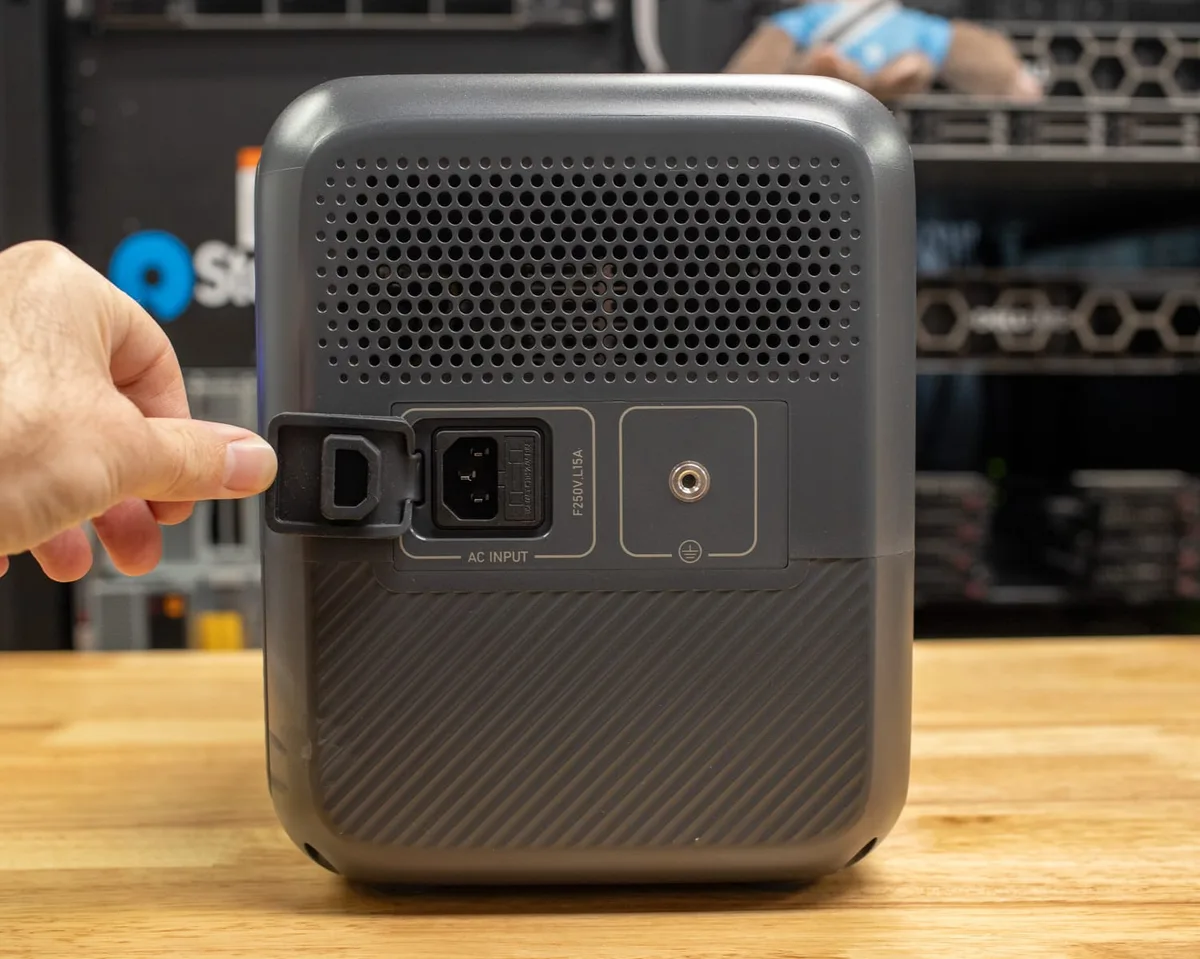 Bluetti AC70 output ports